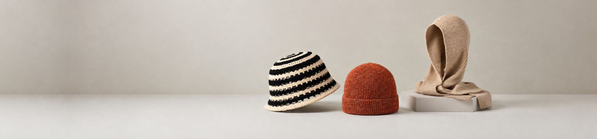 Knitted accessories manufacturing